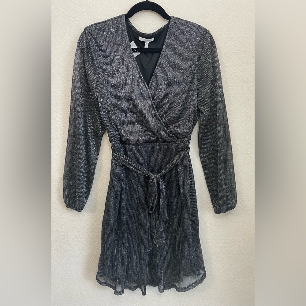 NWT Maurices Silver & Black Metallic Slip On Faux Wrap Dress & Tie Belt. Size S